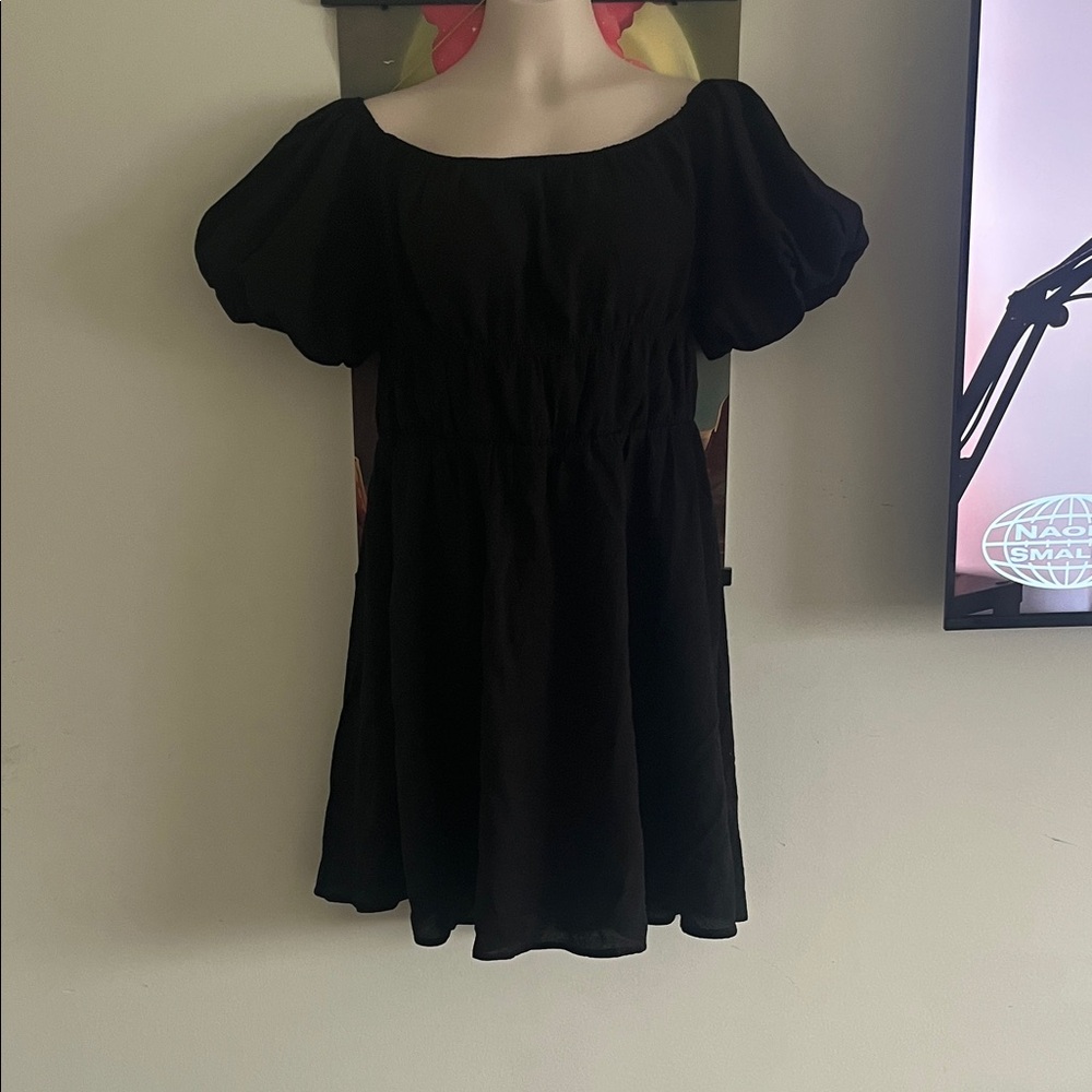 Pretty garden, Black Puff Sleeve Dress in (XL) Extra Large
